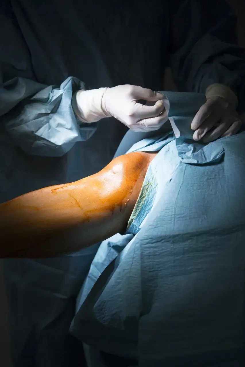 Arthroscopy & Sports Medicine